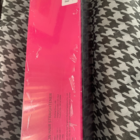 Vibrant Pink Hair Straightener - Picture 2 of 5